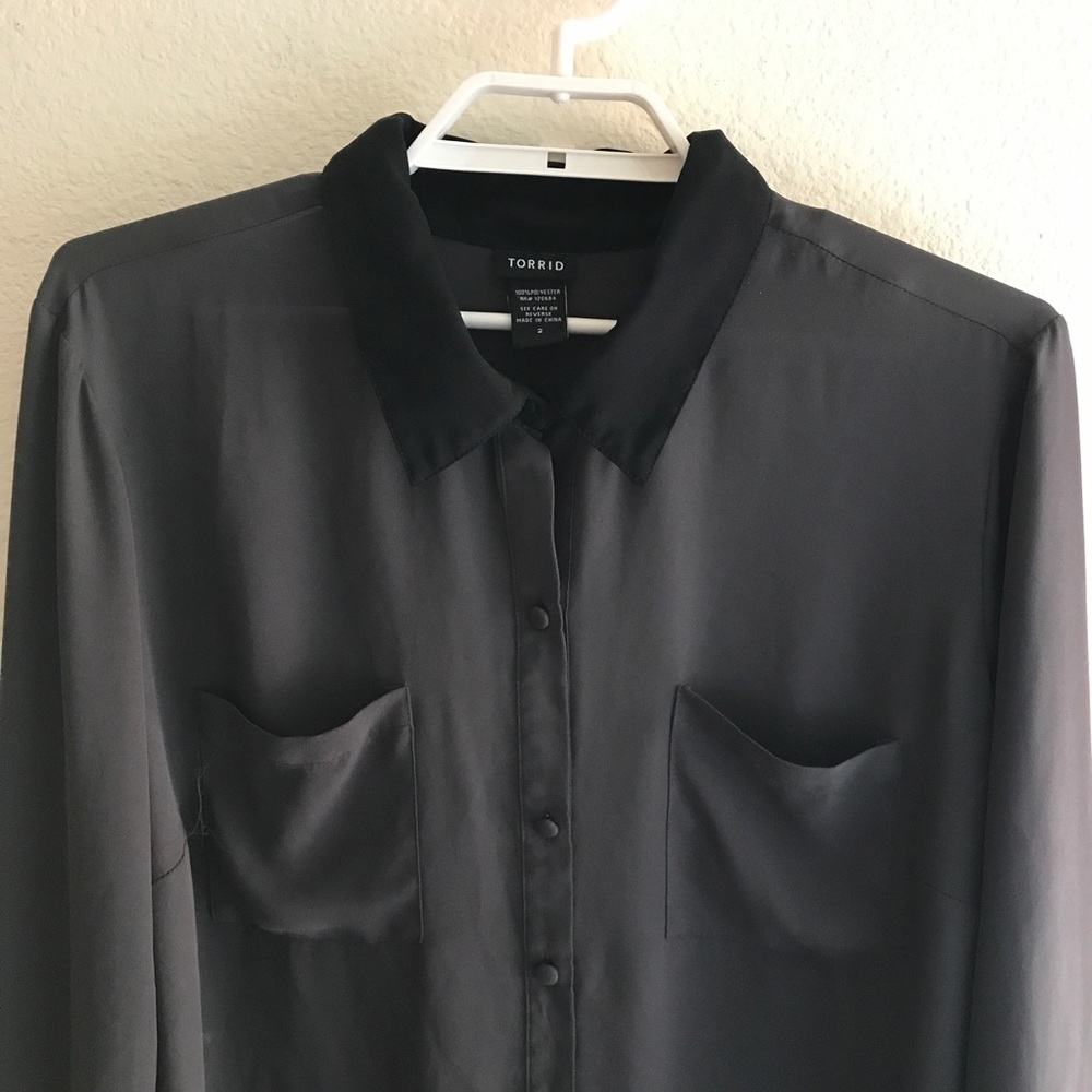 Torrid | Colorblock Hi-Lo Soft Shirt - Picture 3 of 7